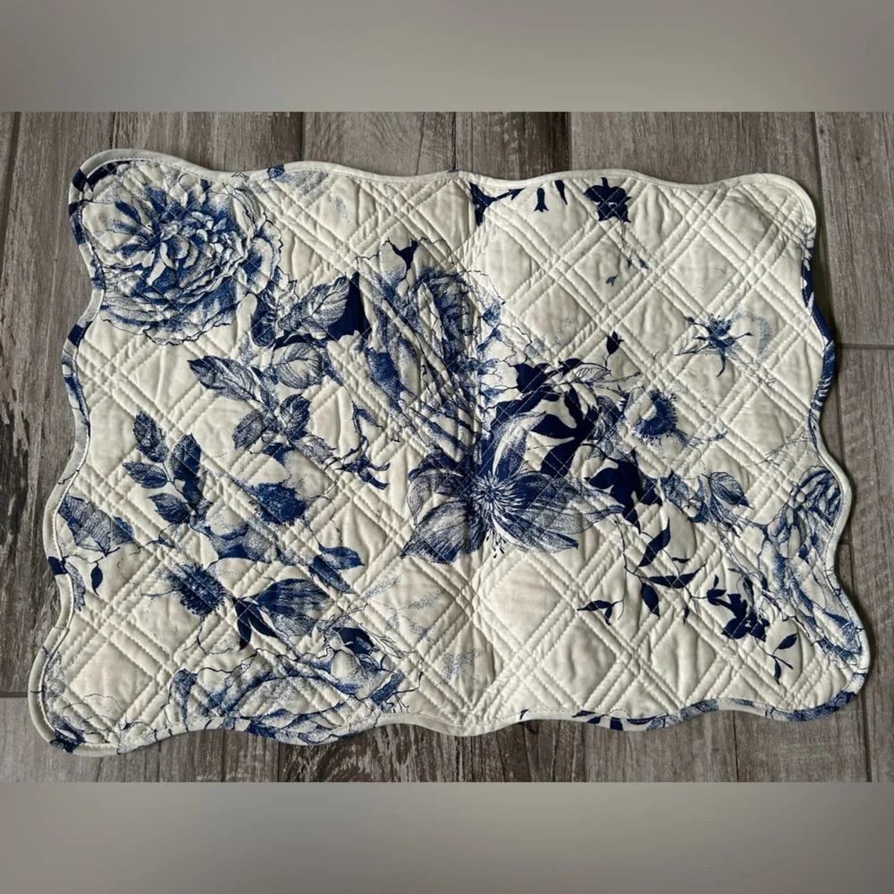 Williams Sonoma Blue and White Rose Placemat (1) and  napkins (2)